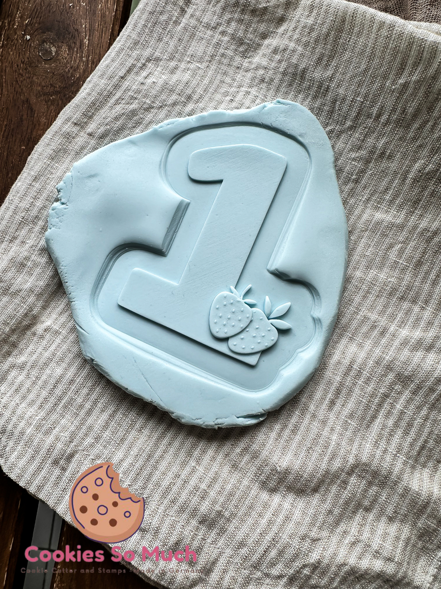 1 mit erdbeere debosser und ausstecher