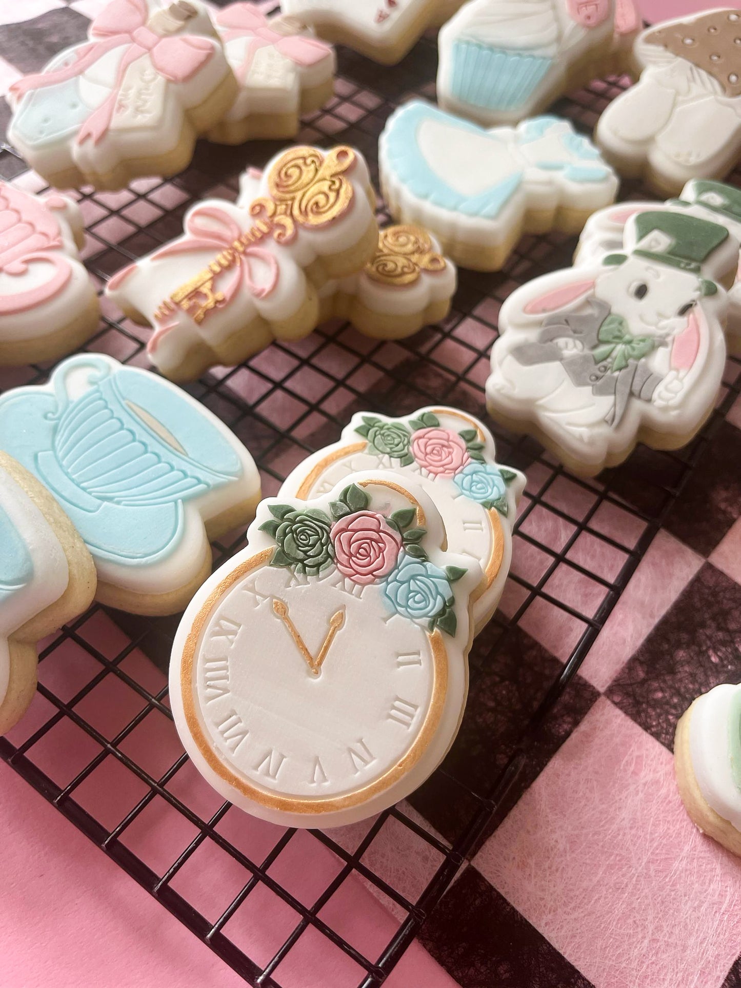 Uhr mit Rosen Acryl Debosser + Ausstecher