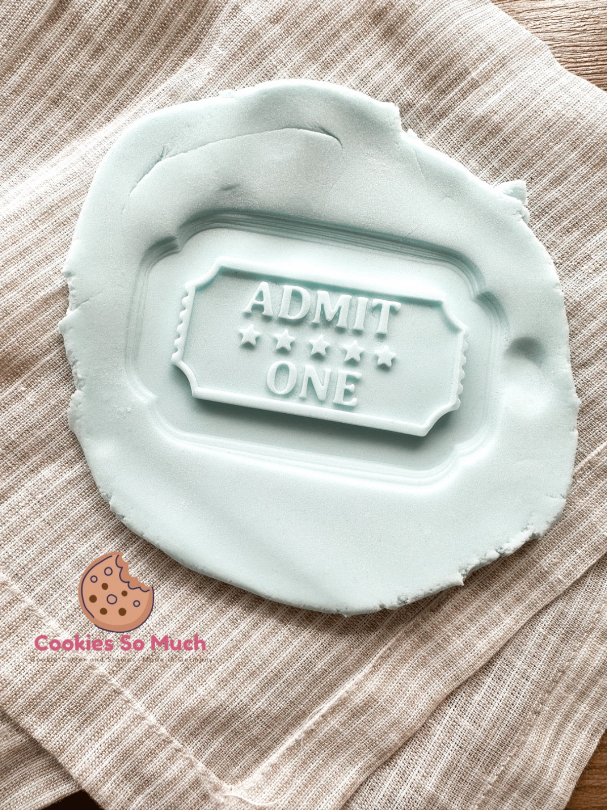 Admit one ticket debosser und ausstecher