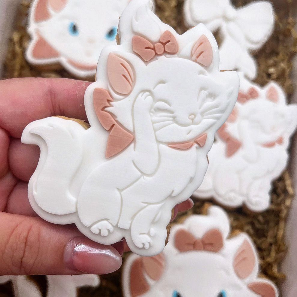 A risto Cat debosser + ausstecher