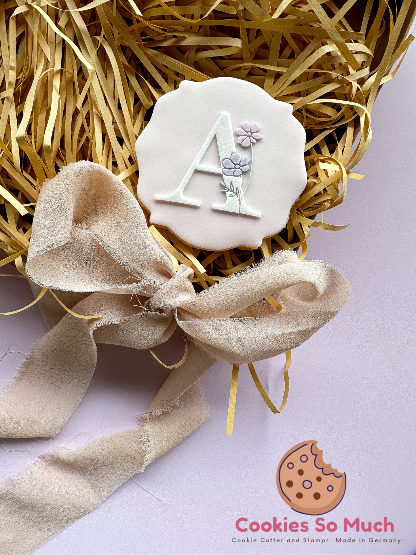 Buchstabe mit Blumen acryl Debosser + Ausstecher