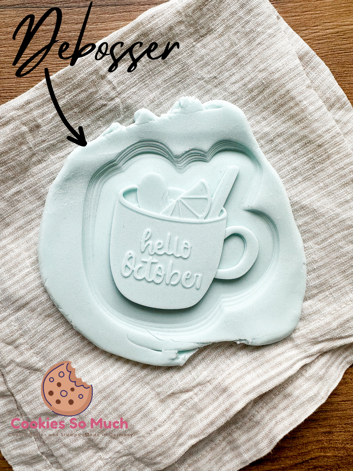 "hello October" tee tasse mit zimt, orange, nelke debosser und ausstecher