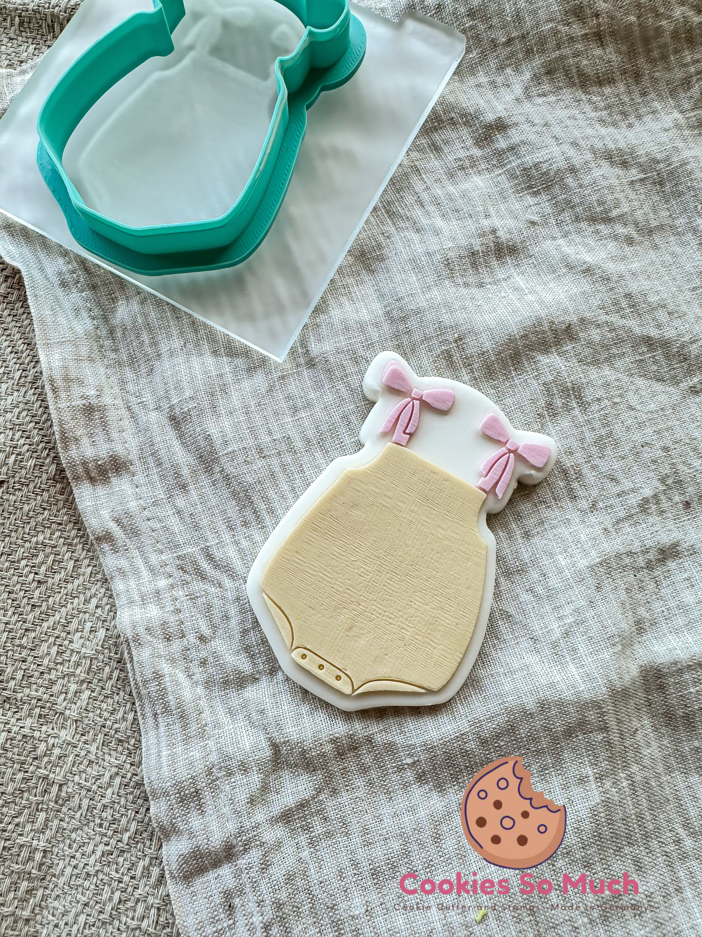 Mädchen Outfit acryl debosser und ausstecher