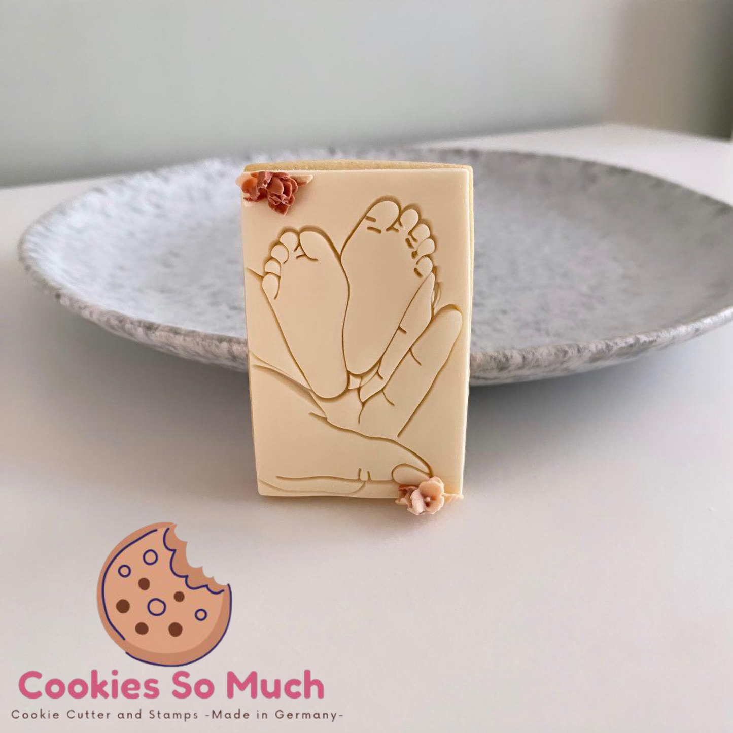 baby füsse haltende hände stempel und ausstecher