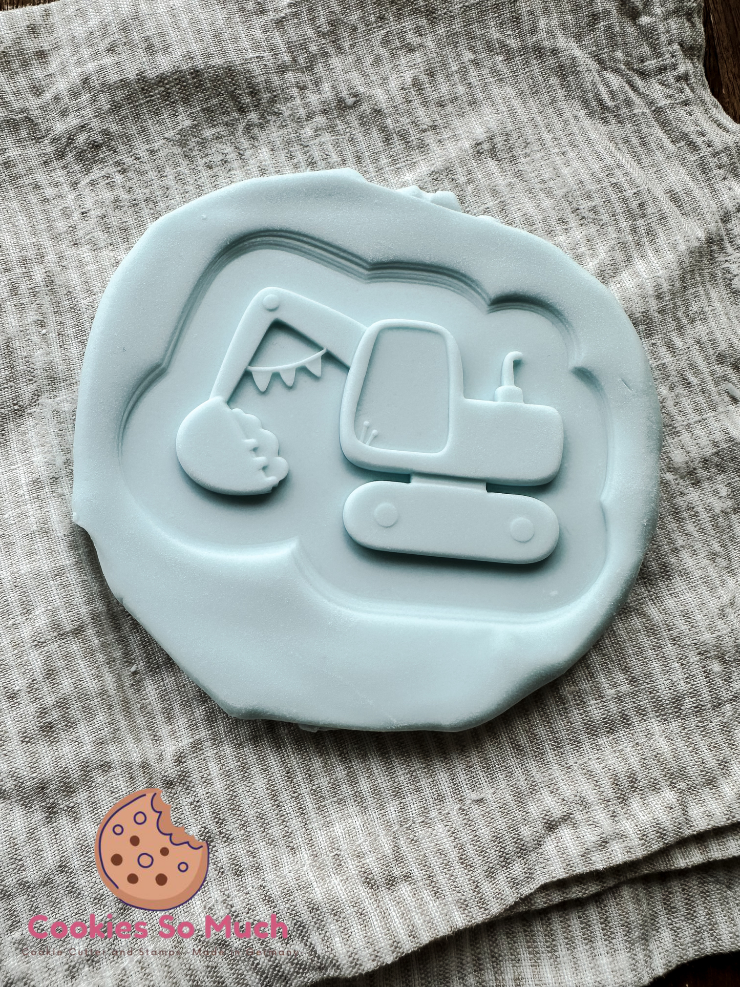 Bagger mit wimpel debosser und ausstecher