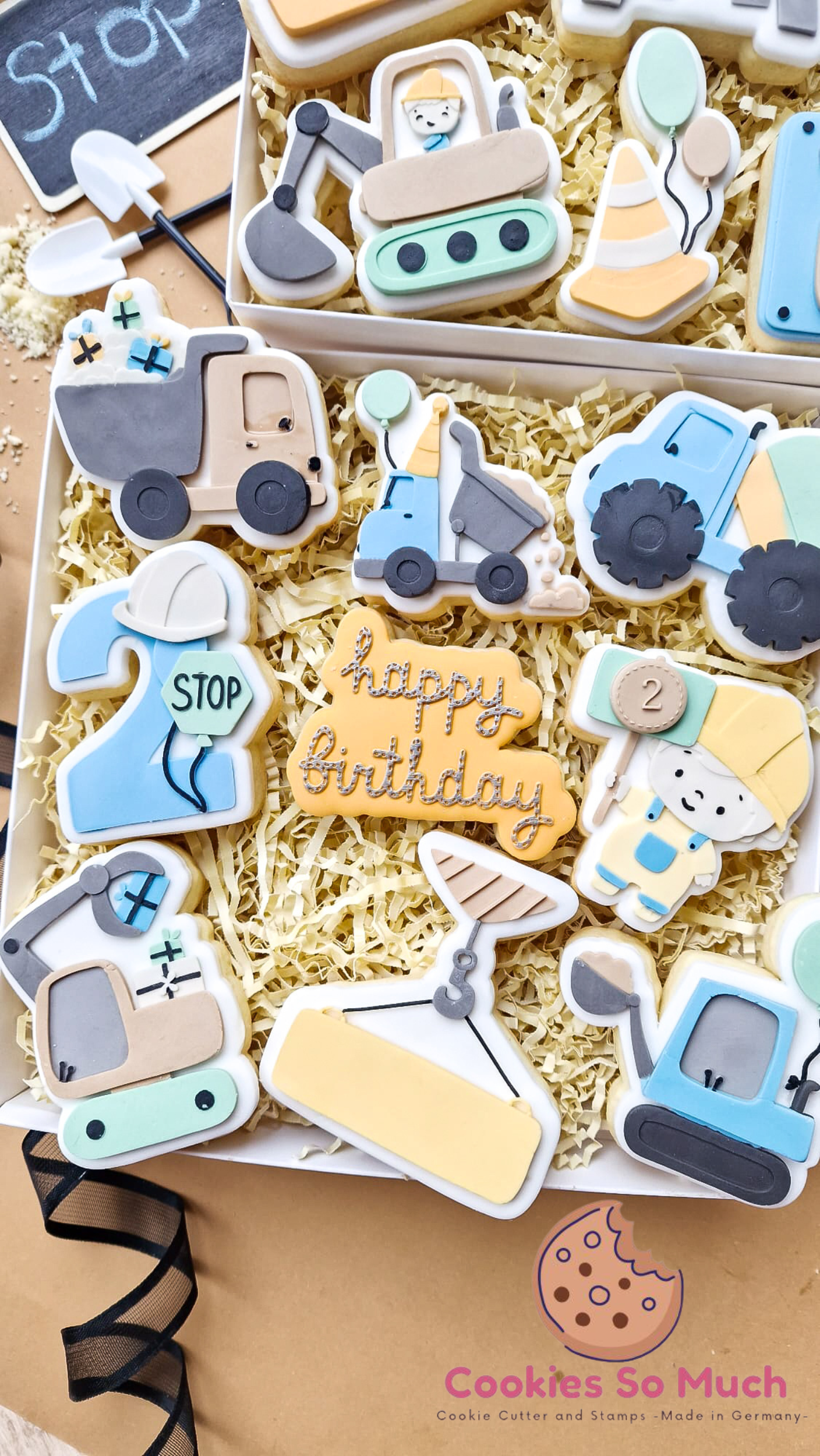 Happy Birthday mit Spurstreifen acryl debosser und ausstecher