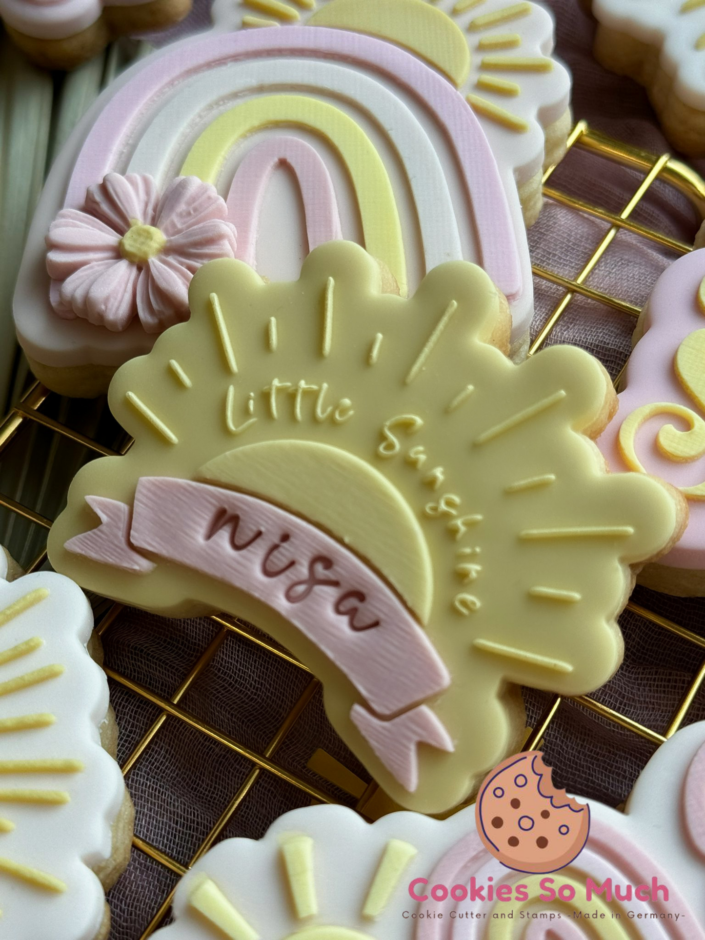 Little Sunshine mit halber Sonne & Schleife Acryl debosser und Ausstecher