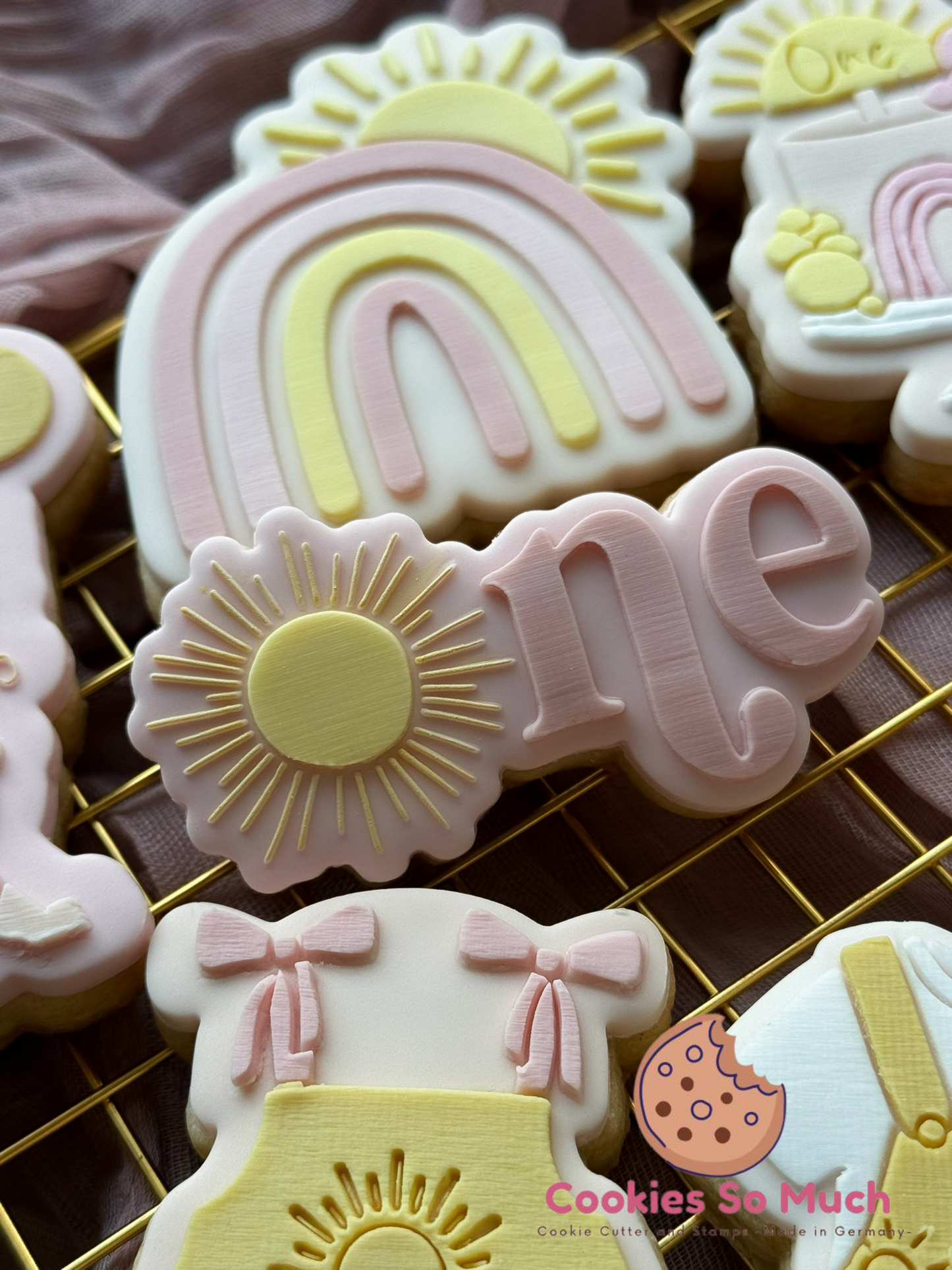 one mit Sonne acryl debosser und ausstecher