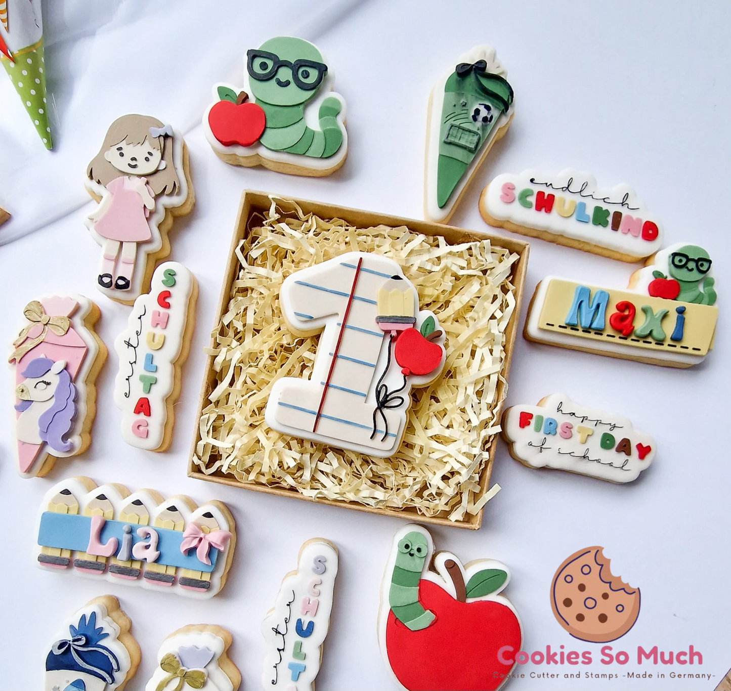 Wurm mit Brille & Apfel Debosser und Ausstecher