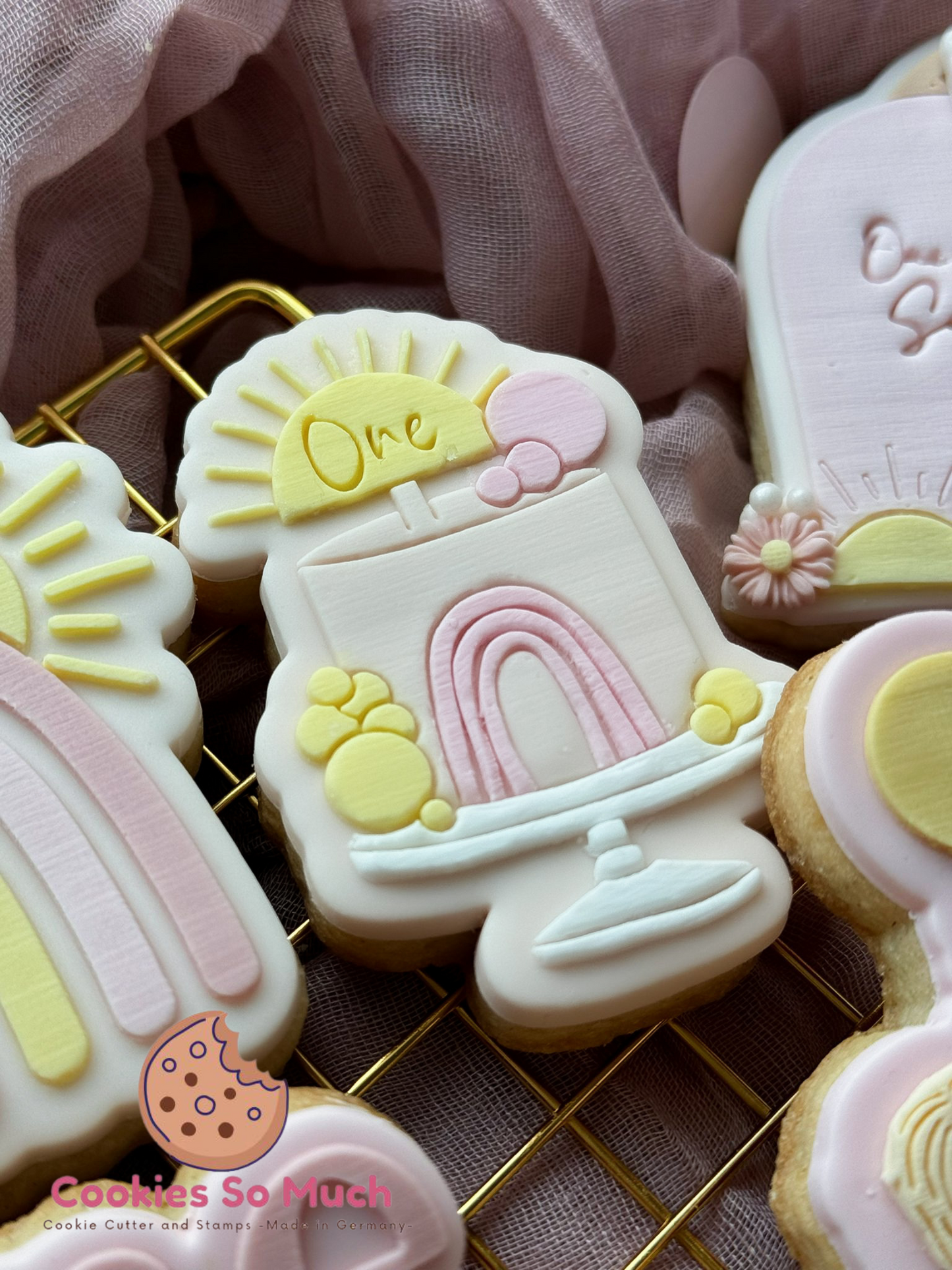 Torte mit One Sonnenschein acryl debosser und ausstecher