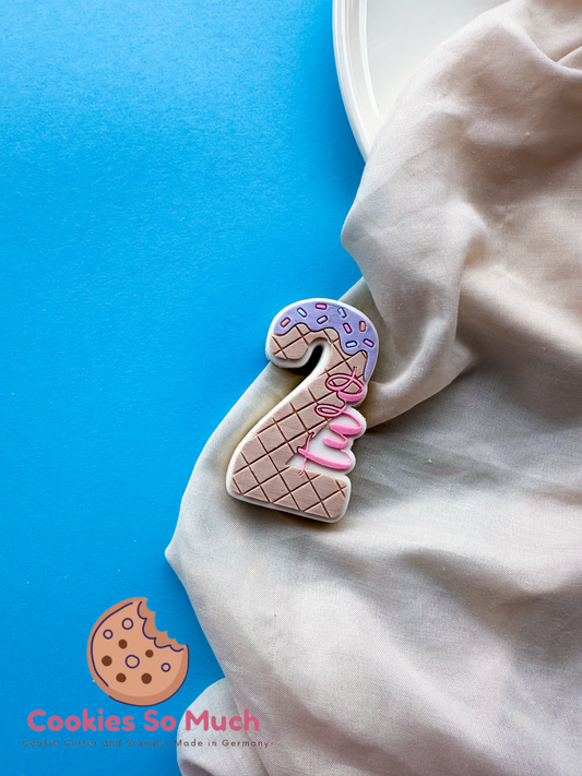 Zahl 2 mit text two Acryl debosser und ausstecher