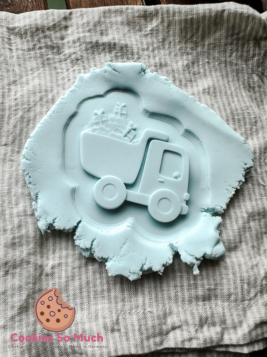 Muldenkipper mit Geschenken debosser und ausstecher