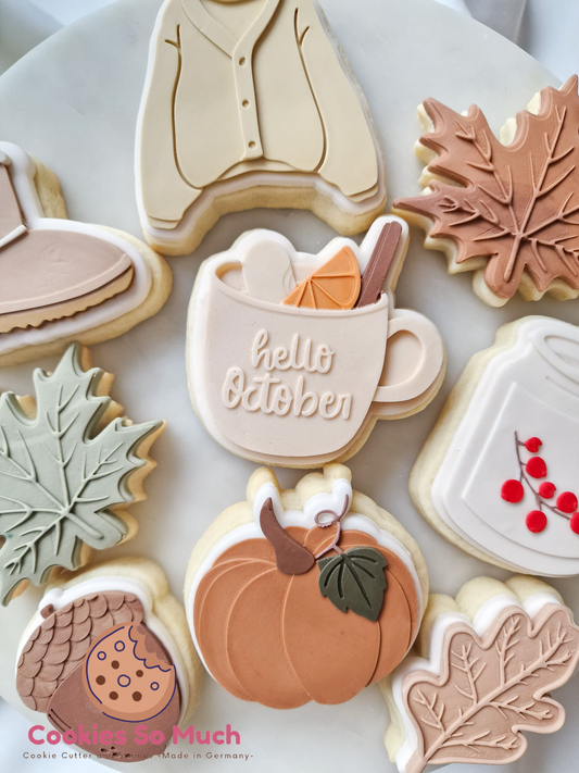"hello October" tee tasse mit zimt, orange, nelke debosser und ausstecher