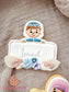 muslimischer Junge mit Board Stempel und ausstecher