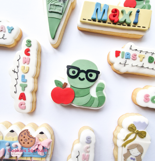 Wurm mit Brille & Apfel Debosser und Ausstecher