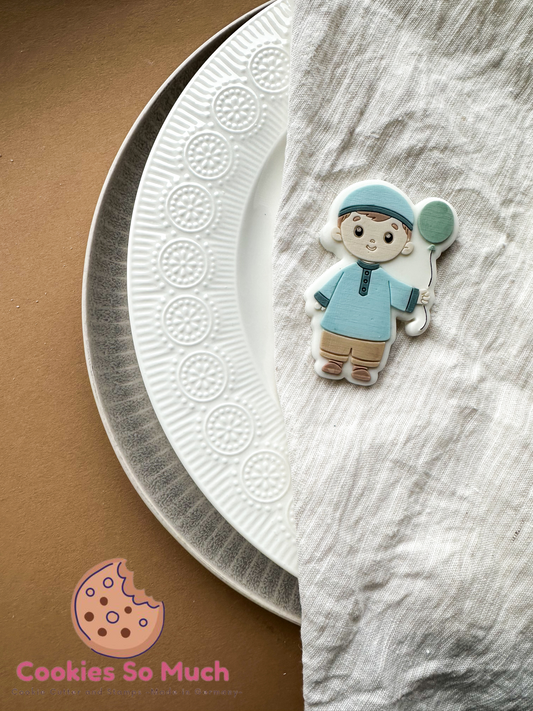 muslimischer Junge mit Ballon acryl debosser und ausstecher