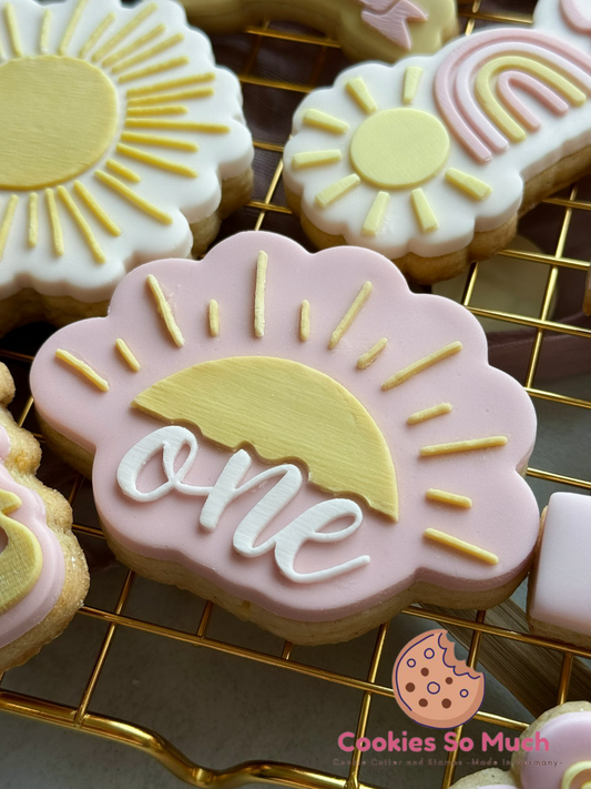 halbe Sonne mit one acryl debosser und ausstecher (Kopie)